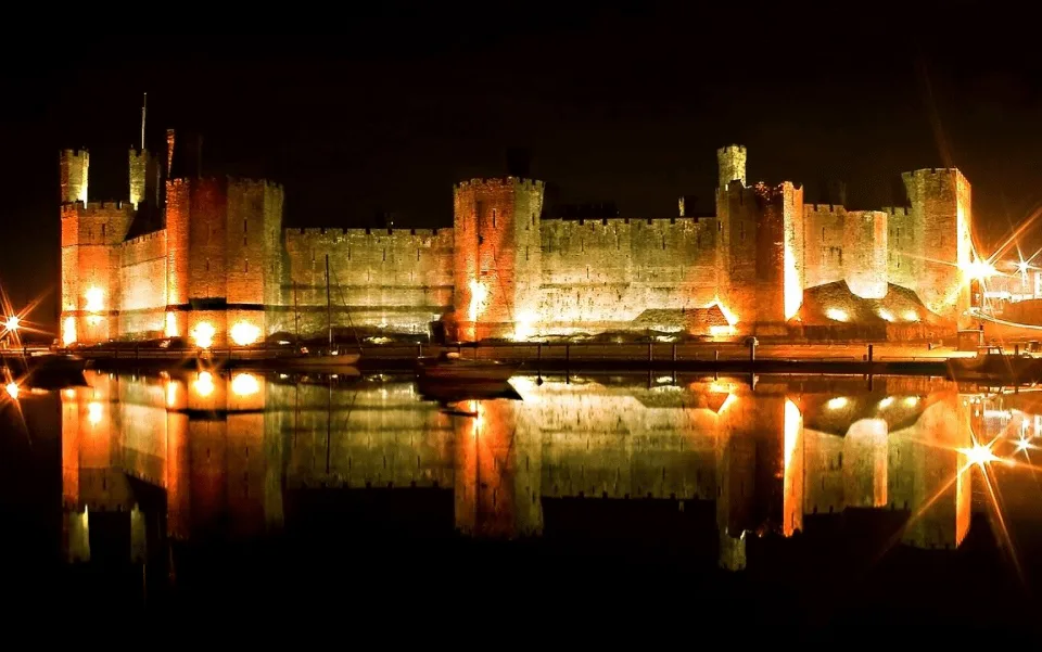 the castle at night caernarfon