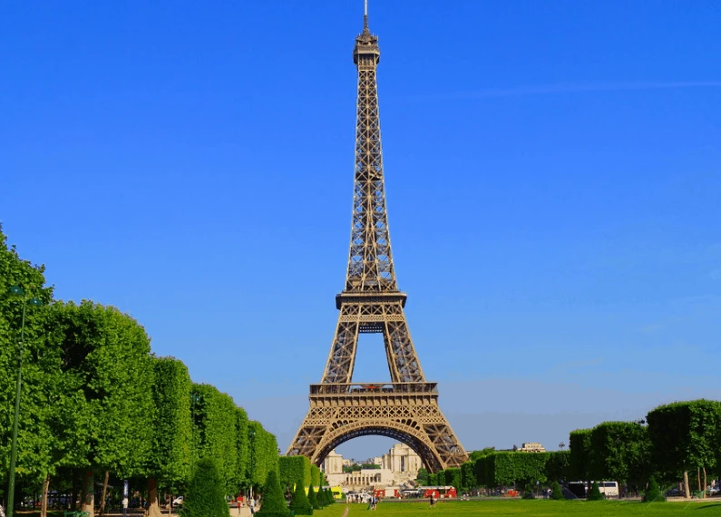 eiffel tower champ de mars