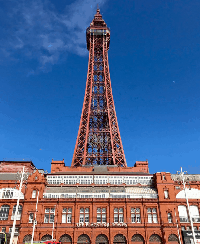 Front view of the blackpool tower