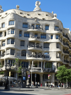 facts about casa mila 001