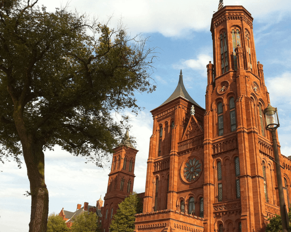 interesting facts about the Smithsonian Castle