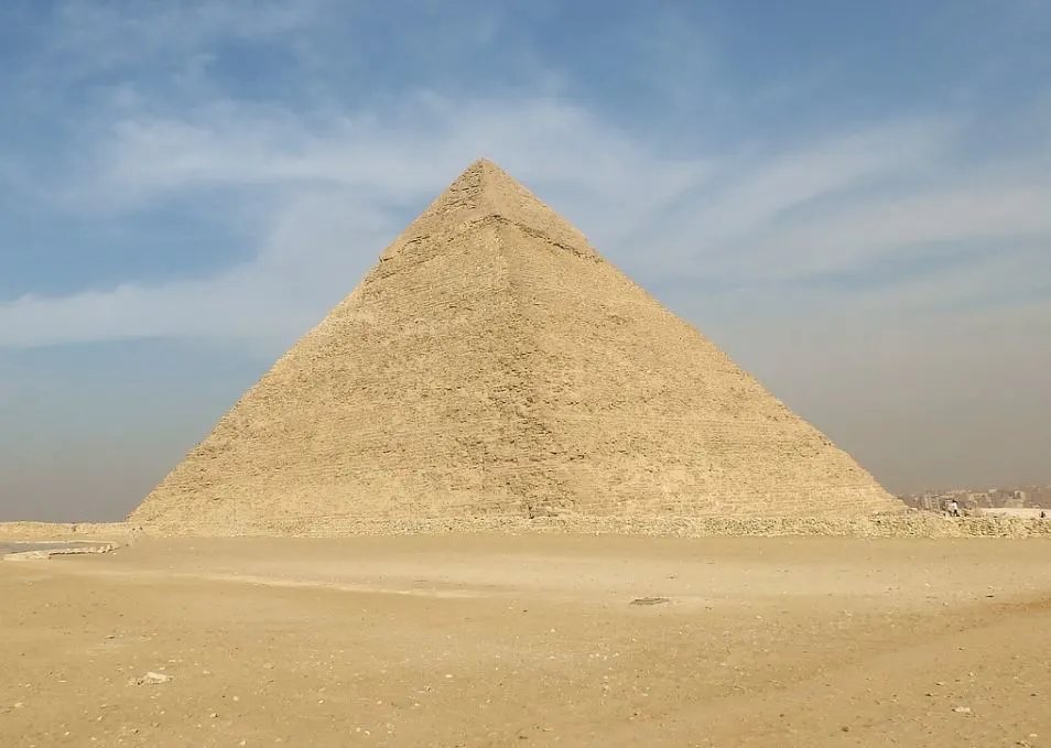 great pyramid of giza famous mausoleums