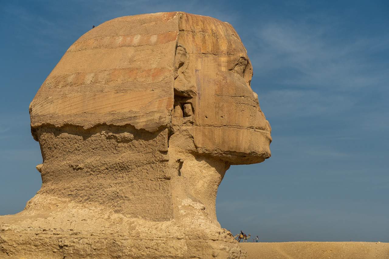 Profile of the Great Sphinx of Giza with a missing nose