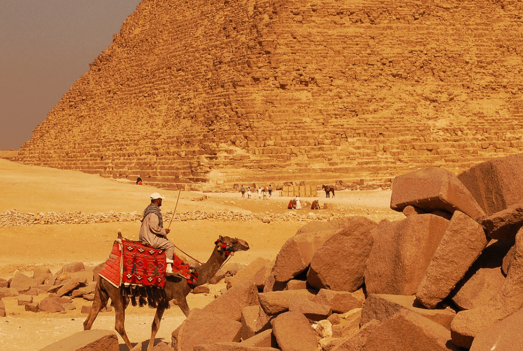 How was the great pyramid of giza built