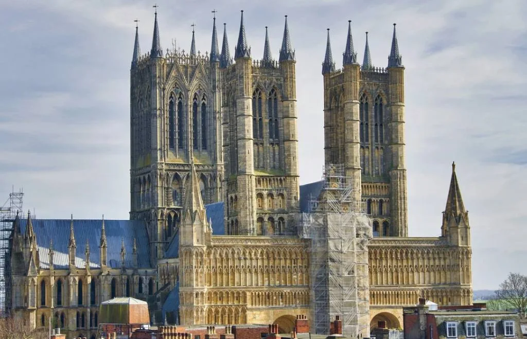 interesting facts about lincoln cathedral