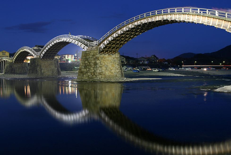 kintai bridge at night