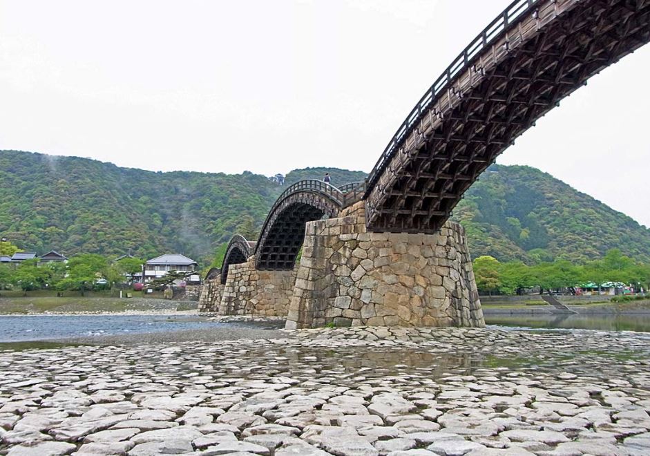 kintai bridge leading up to the castle