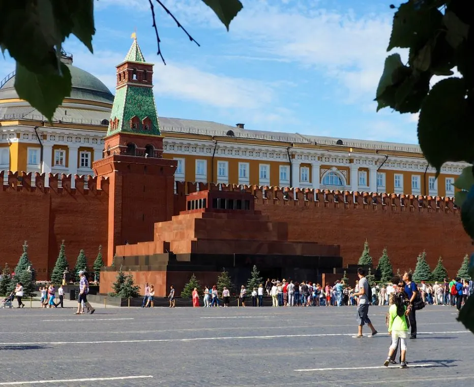 lenins mausoleum tourist attraction