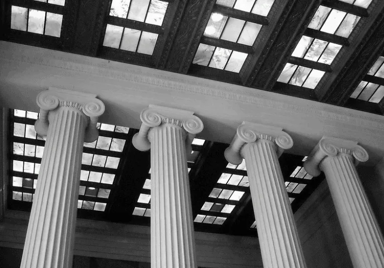 Lincoln Memorial interior columns
