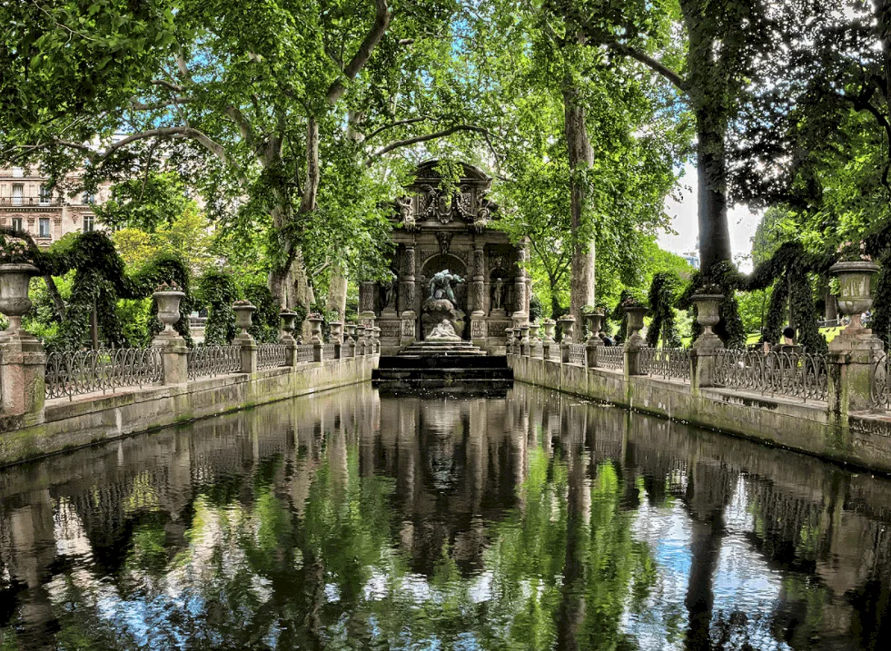 Medici fountain at Luxembourg Palace facts