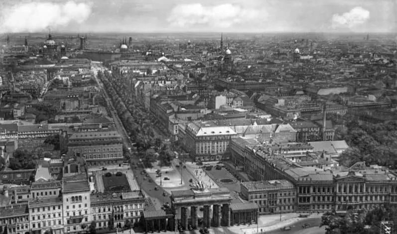 Pariser Platz in 1931