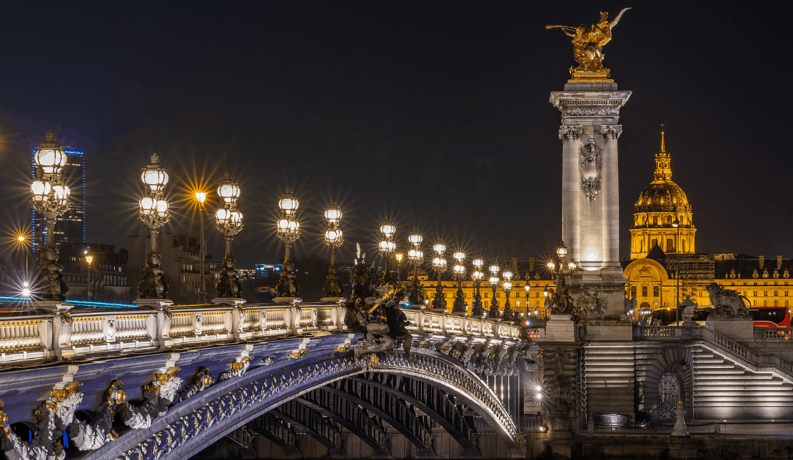 Pont Alexandre III at night