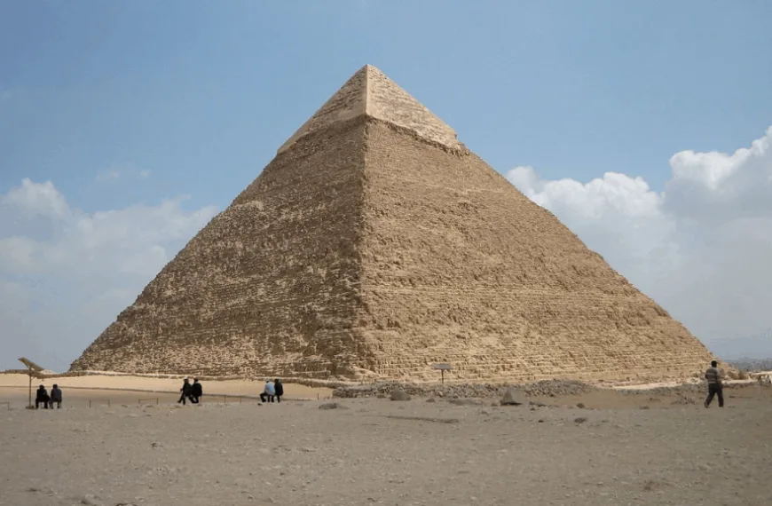 pyramid of khafre facts