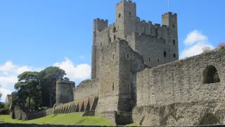 rochester castle defensive wall