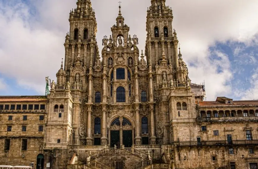 santiago de compostela cathedral main facade