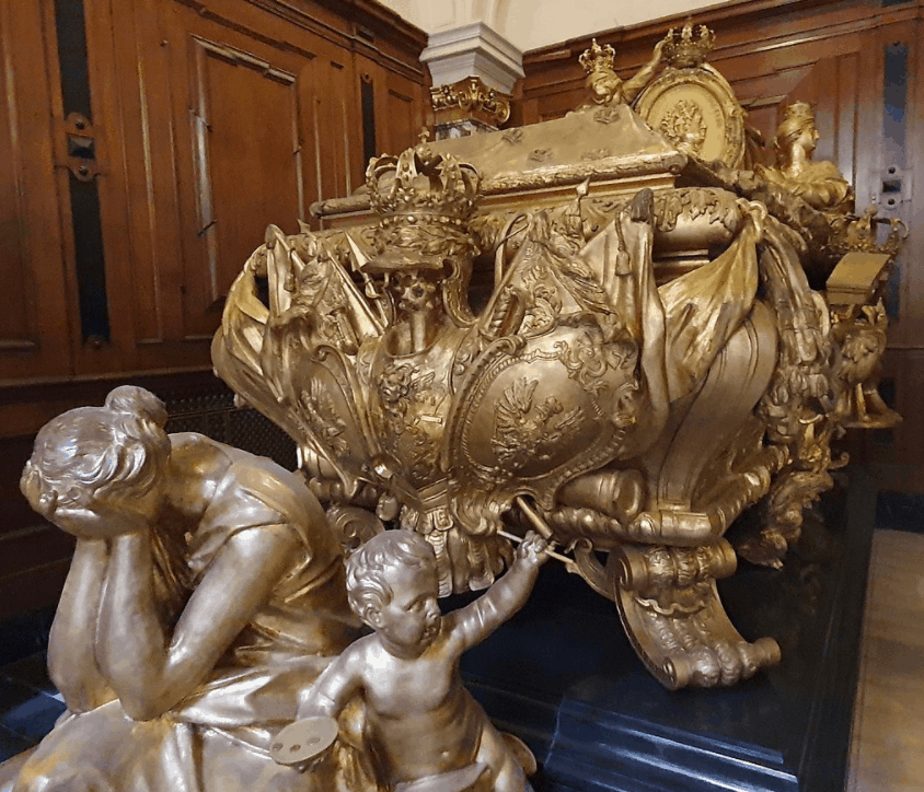 Charlottenburg Palace facts sarcophagus of Charlotte