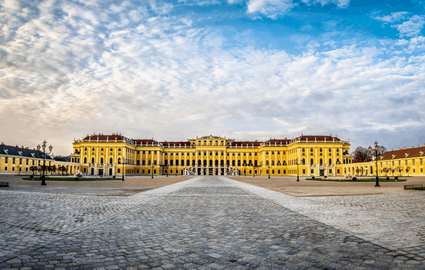 schonbrunn palace main entrance