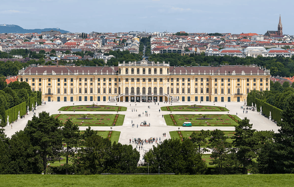 schonbrunn palace facts