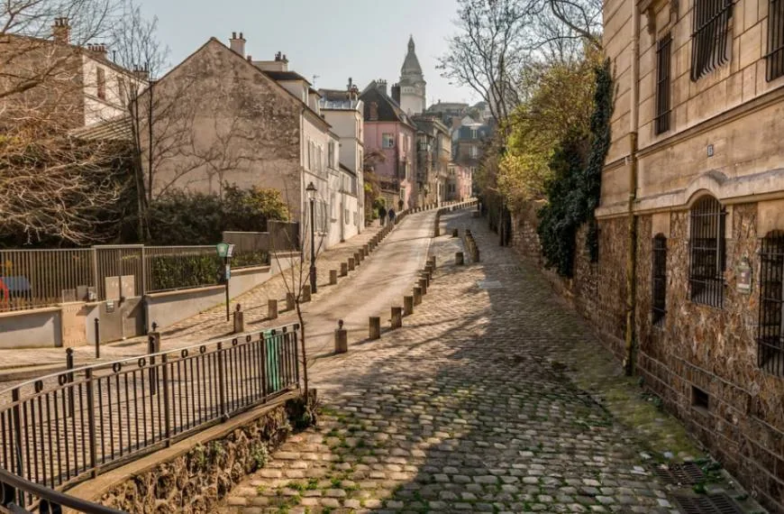street in Montmartre 1024x652