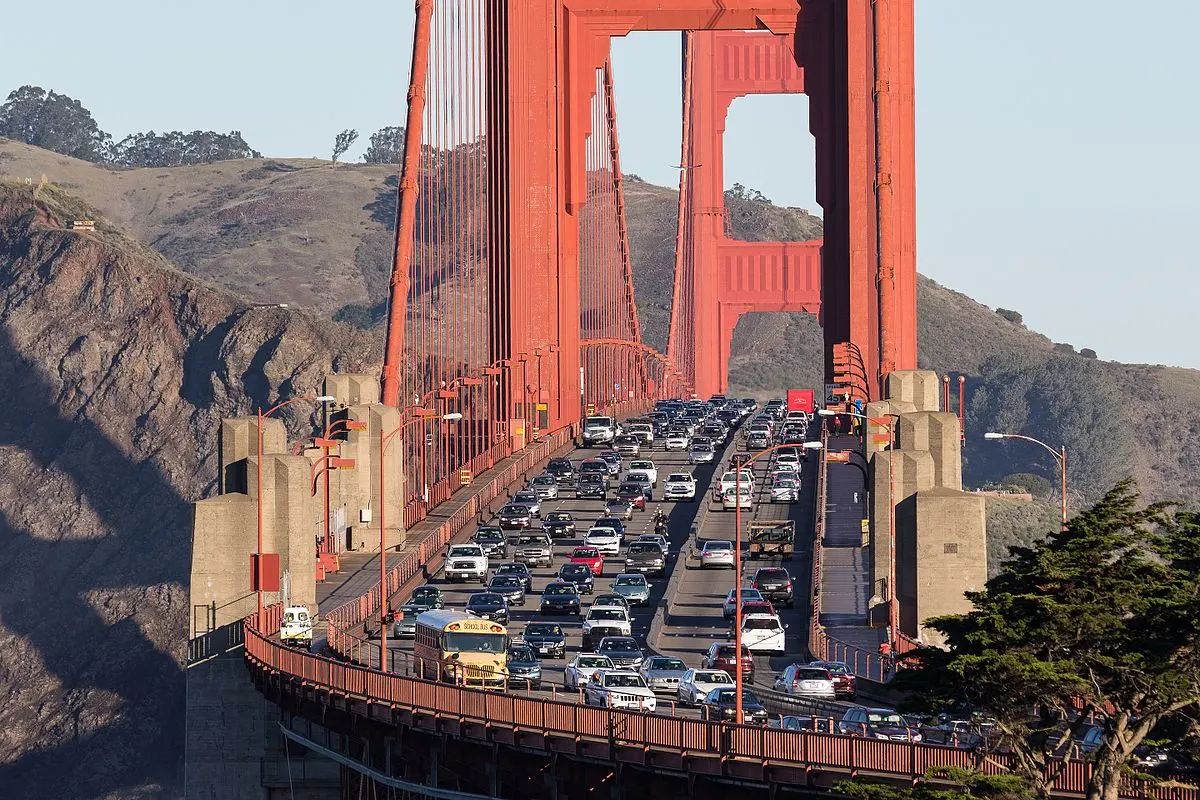 Traffic on the Golden gate Bridge