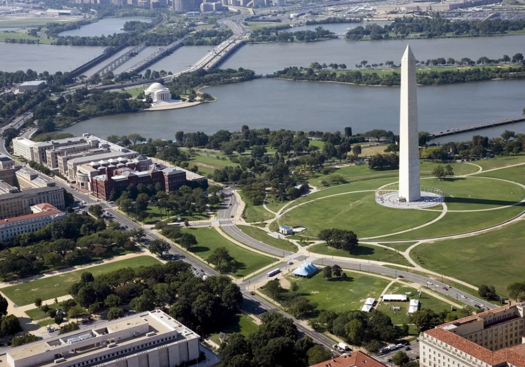 Washington Monument and Jefferson memorial aerial
