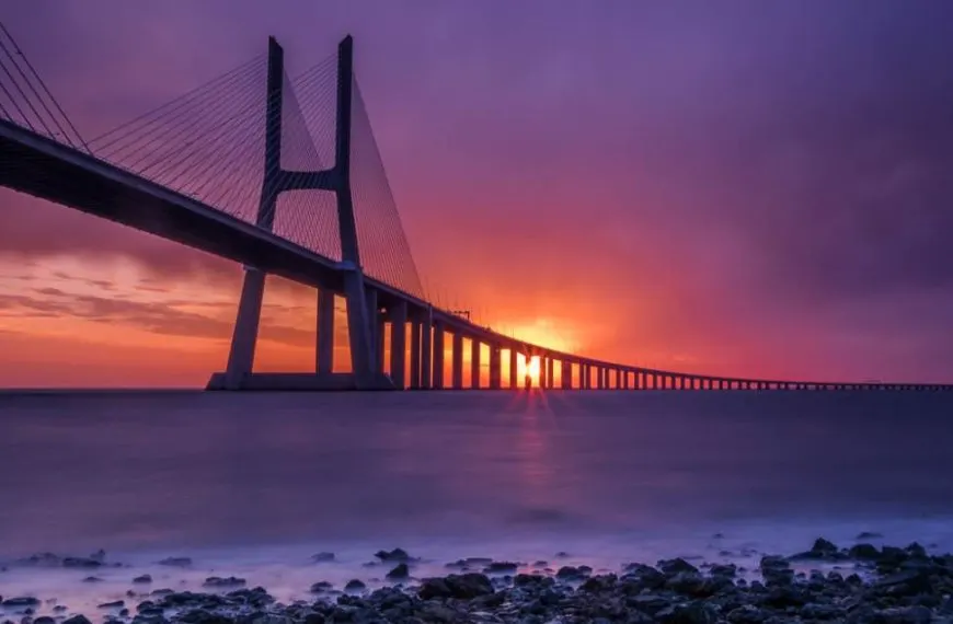 Vasco da Gama bridge at dawn