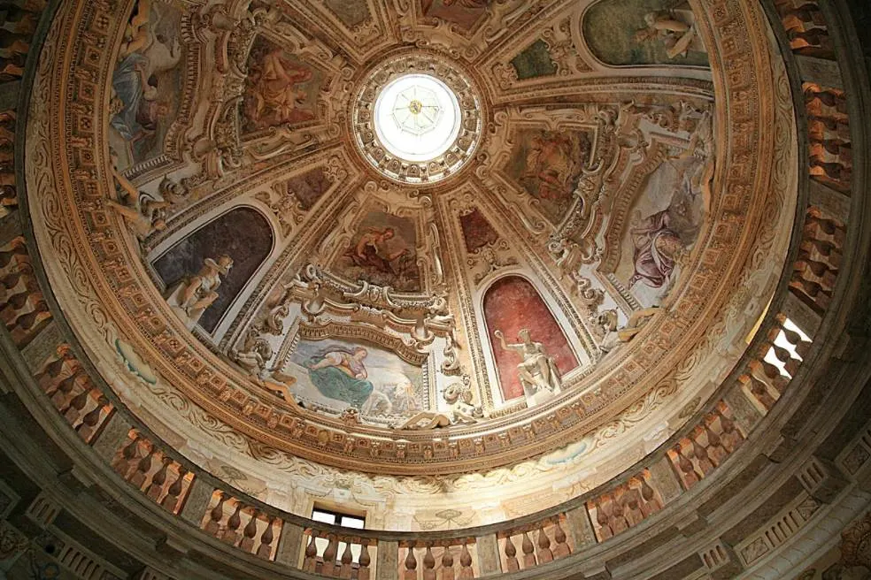 Villa Capra dome interior