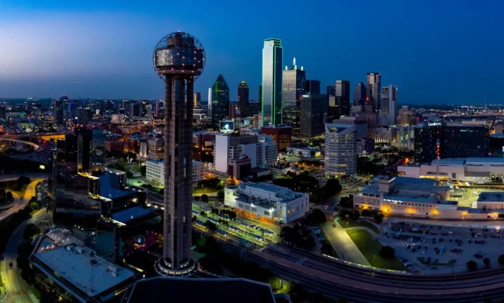 Reunion tower and dallas skyline at night