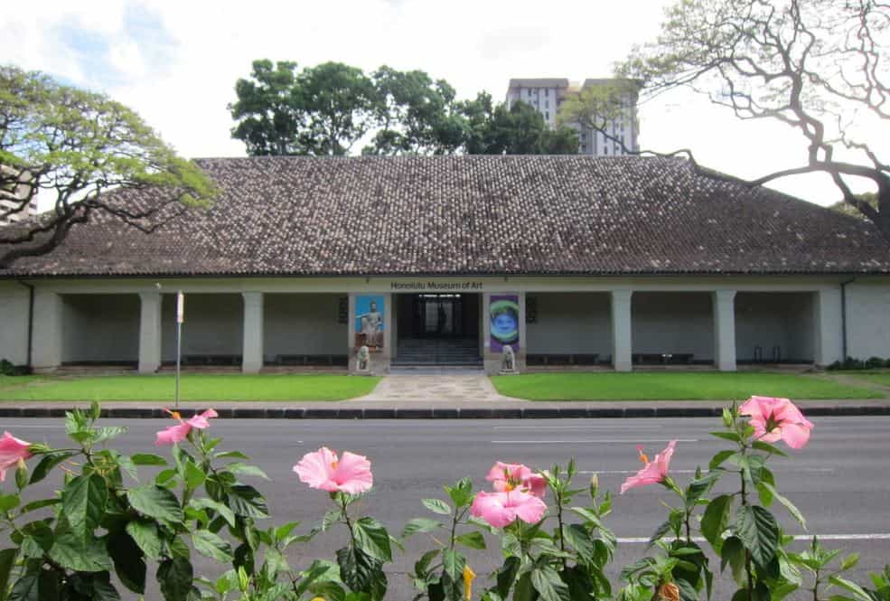 Honolulu-museum-of-art-entrance