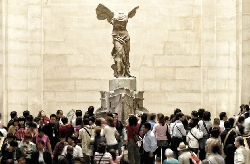 Top 10 Famous Sculptures at the Louvre