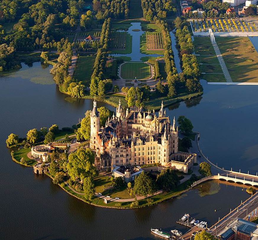 Schwerin Castle facts