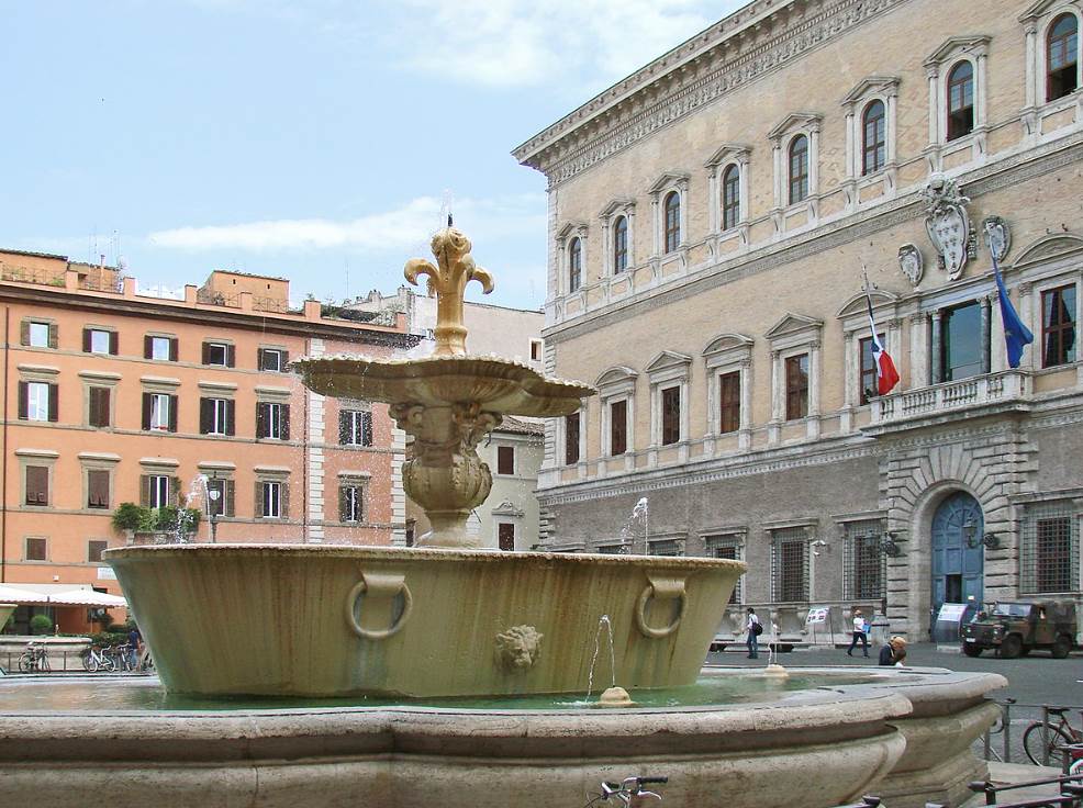 Fontane di Piazza Farnese and Palazzo Farnese