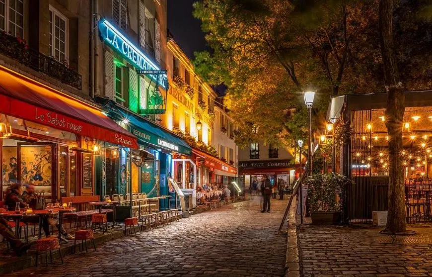 Place du Tertre at Night