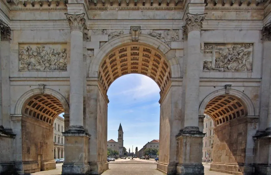 Siegestor view south
