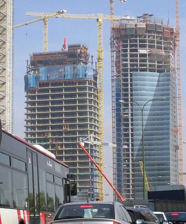 Torre de Cristal under construction