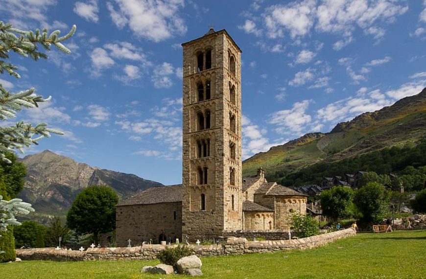 Top 10 Famous Romanesque Buildings