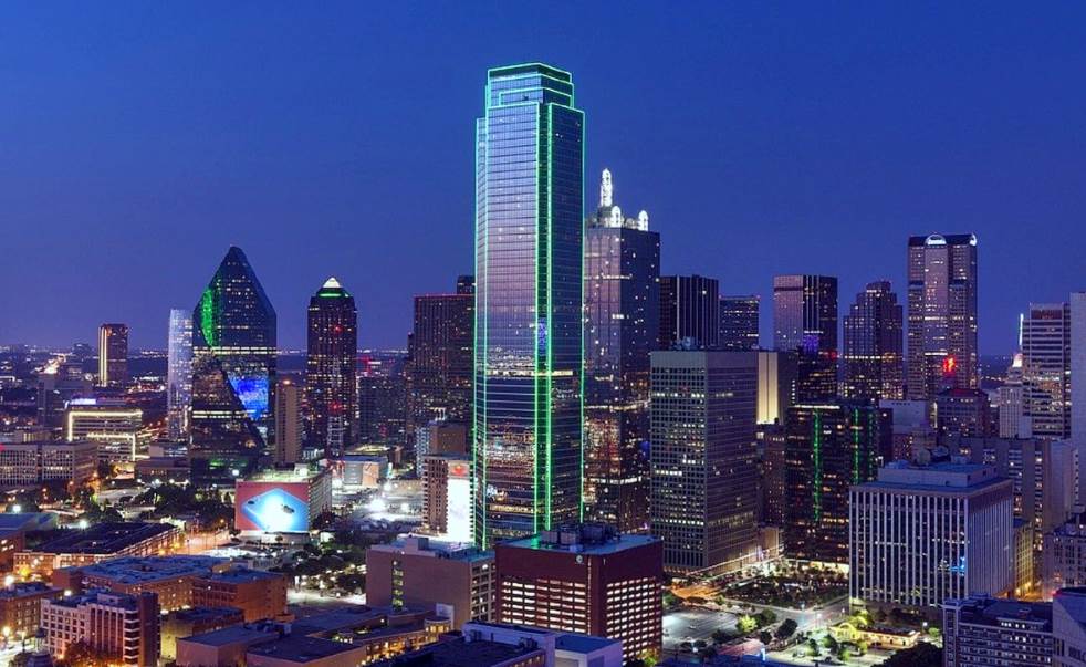 Bank of America Plaza Dallas skyline