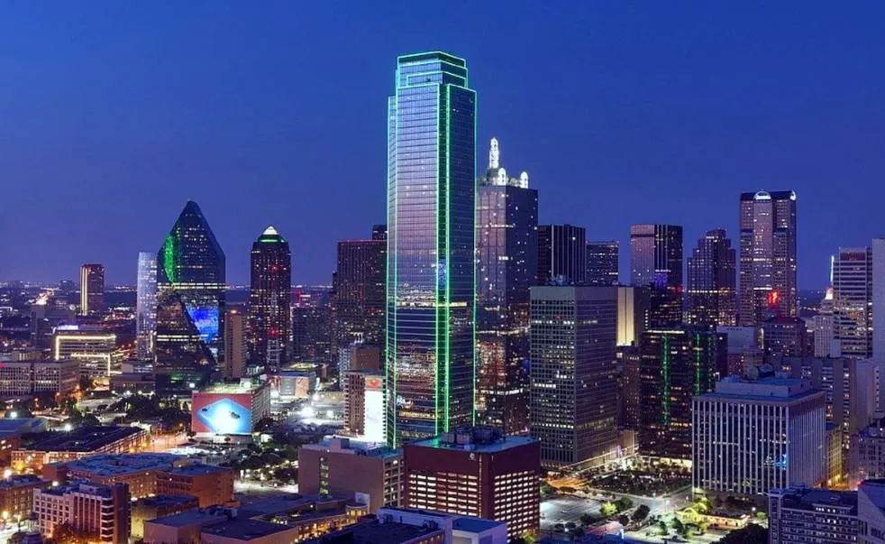 Bank of America Plaza Dallas skyline