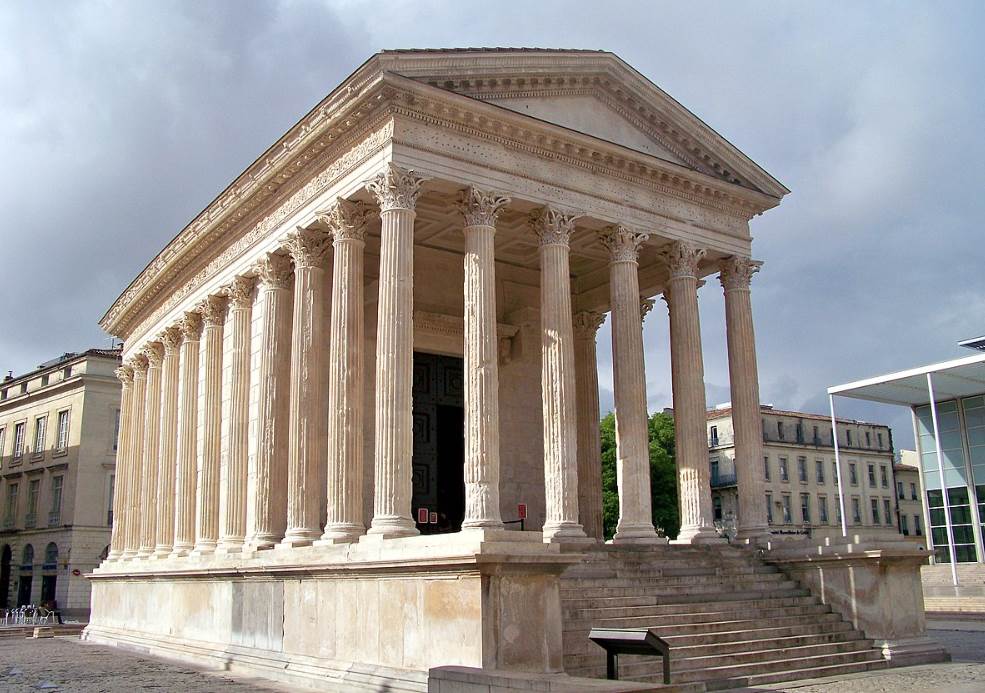 Maison Carree in Nimes location