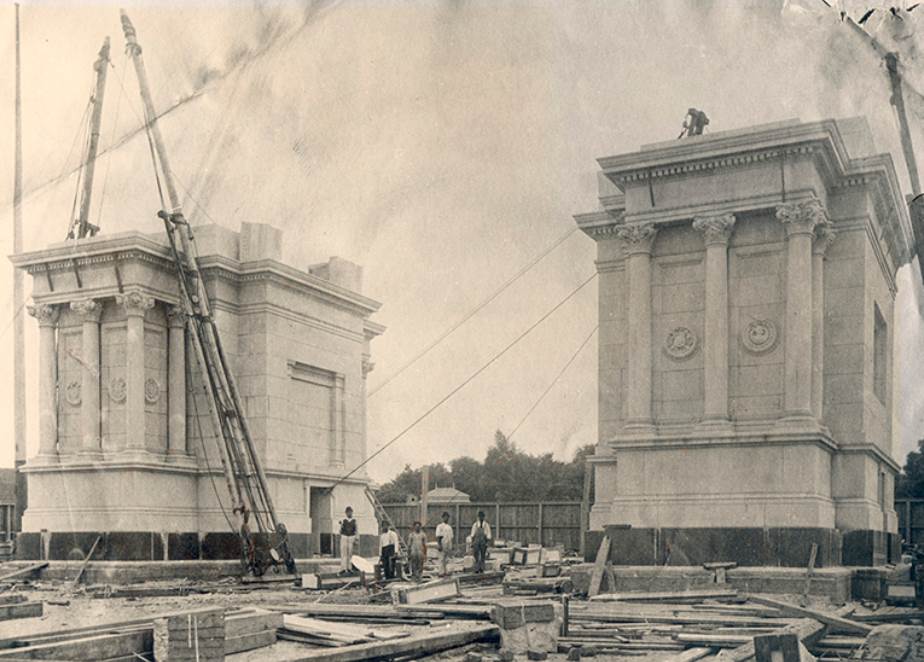 Soldiers and Sailors Arch construction
