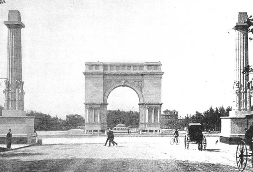 Soldiers and Sailors Arch without sculptures