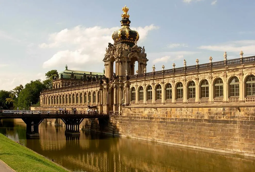 Zwinger Palace facts