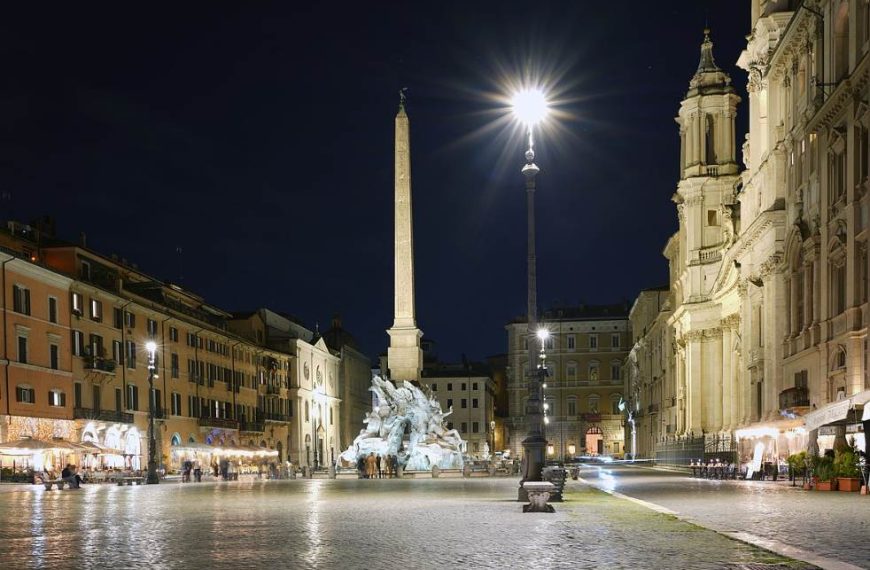 Piazza Navona at night