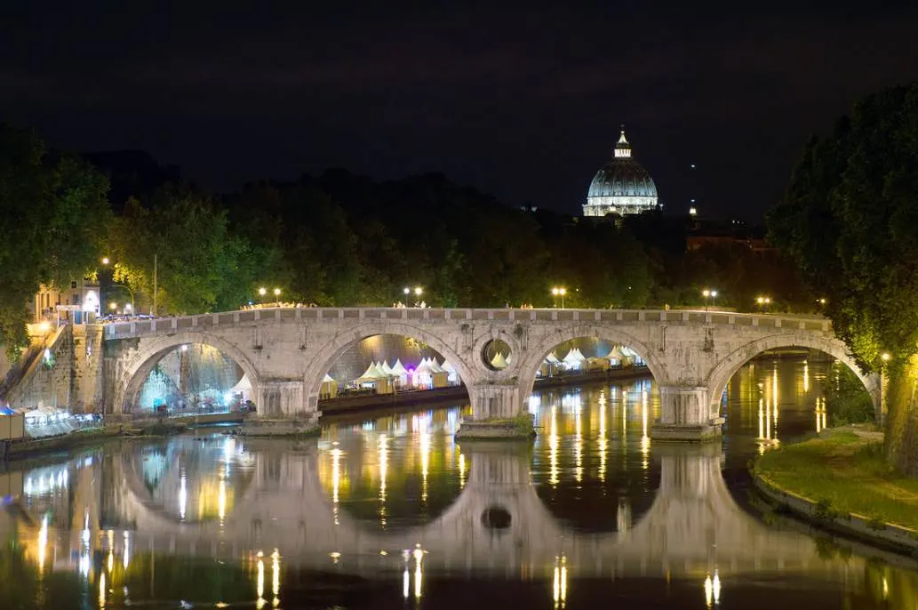 Ponte Sisto in Rome and St Peter's Basilica