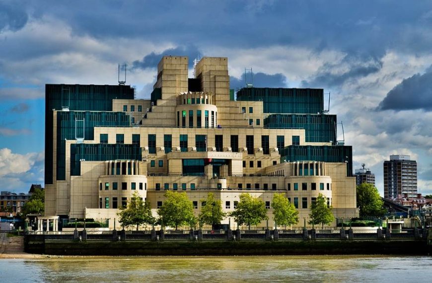 Top 8 Intriguing Facts about the SIS Building in London