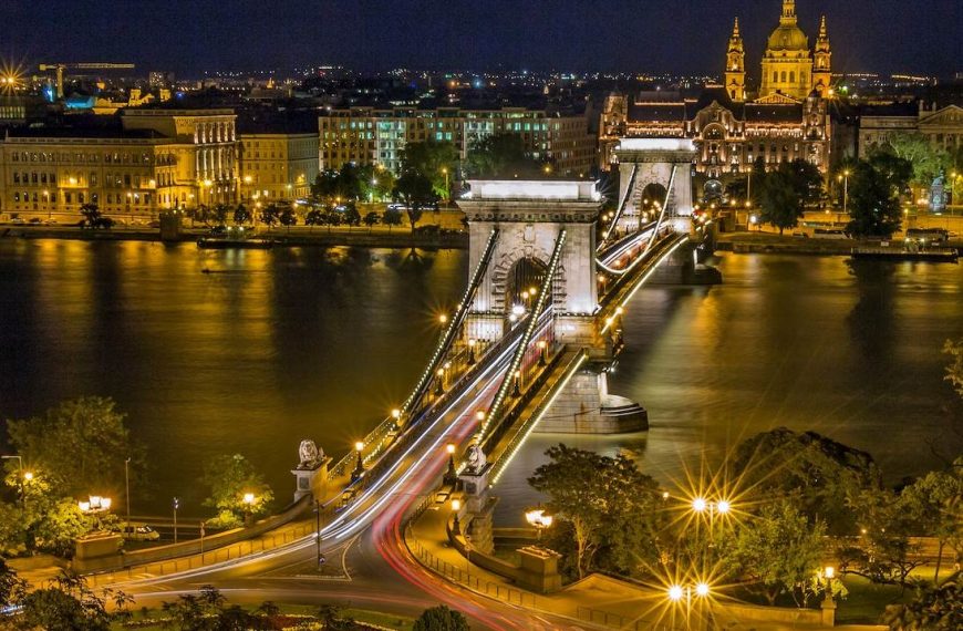 Top 10 Famous Buildings in Budapest