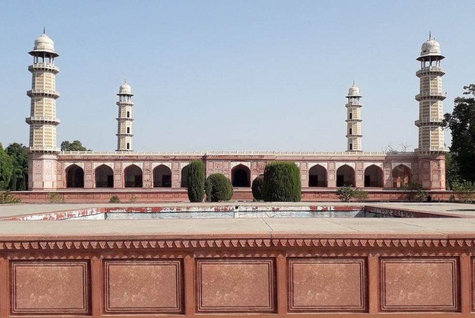 Top 8 Stunning Facts about the Tomb of Jahangir