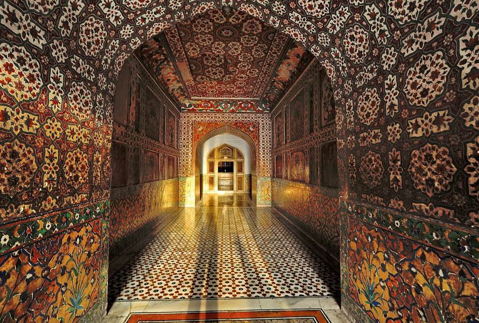 Tomb of Jahangir interior