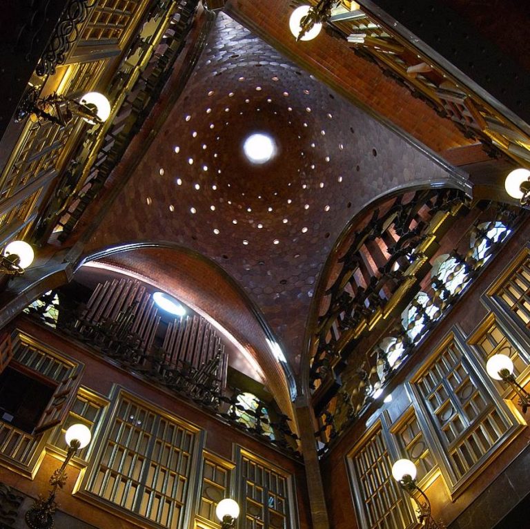 Top 8 Splendid Facts about the Palau Güell