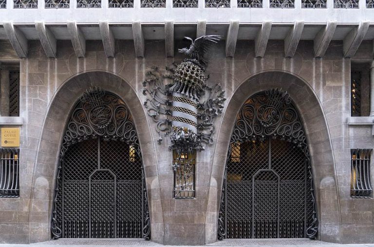 Top 8 Splendid Facts about the Palau Güell